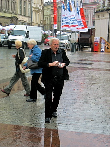 Arno Surminsi beim Fotografienren a.d. Marktplatz Krakau_2296