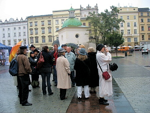Mitglieder der HA auf d. Marktplatz in Krakau 2298