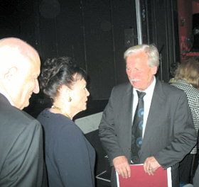 Prof. Dr. Frau und Herr Greve mit Arno Surminski_2440 102