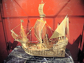 Columbus' Santa Maria aus Gold